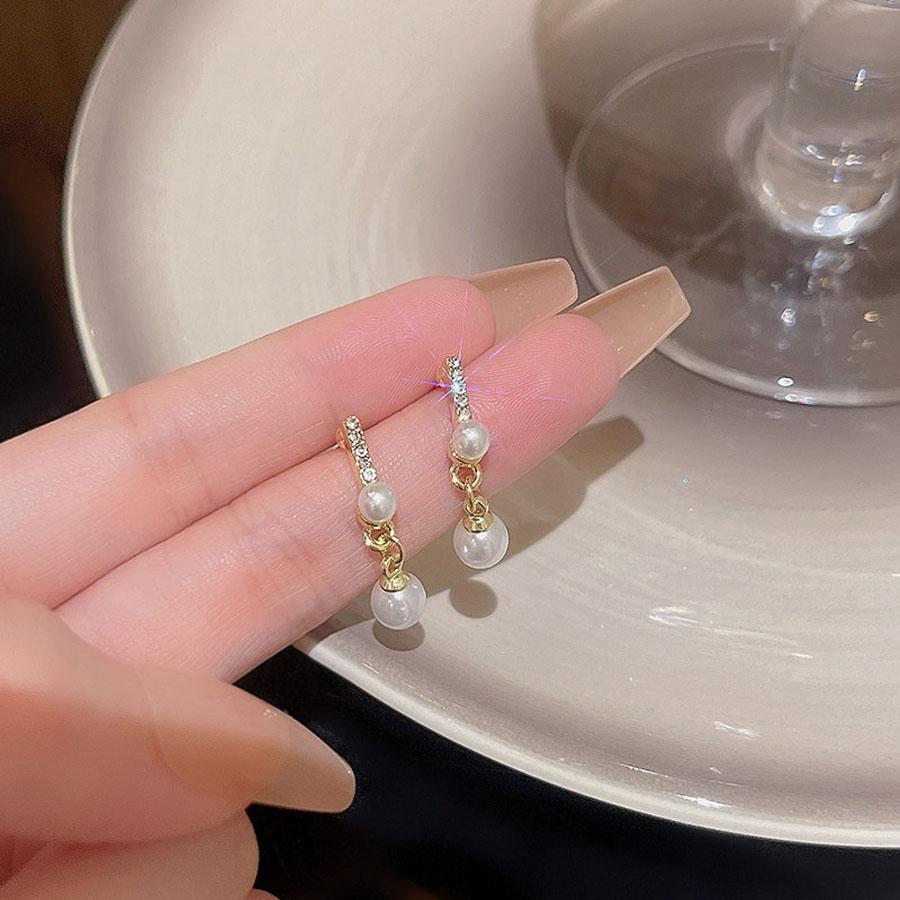 パールピアス 揺れる 結婚式 おしゃれ オフィス イヤリング シンプル