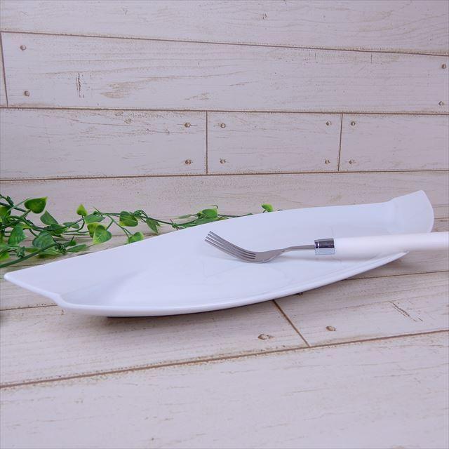 青白ストライプ波状エッジ皿 26cm 陶印あり