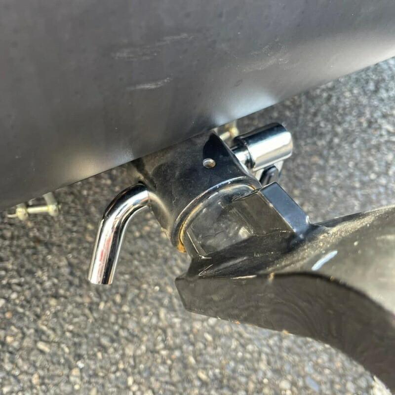 0210-04 Lタイプ ボールマウント ロックキー スチール レシーバーロックトレーラーパーツ タイトジャパン L型 牽引車 安全 カギ付 鍵 盗難防止 |  | 05