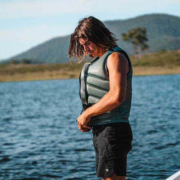 ジェットパイロット JETPILOT ライフジャケット 大人用 メンズ FREERIDE ウォータースポーツベスト チャコール/グリーン M-XL JA23228 | JETPILOT | 05