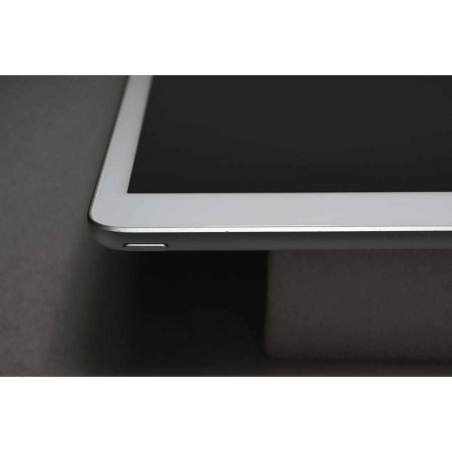 未使用（箱などに汚れあり）iPad (第8世代) 32GB Wi-Fi 【正規販売店】