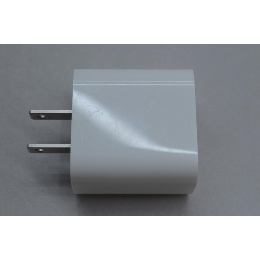 美品 iPad 第8世代 シルバー 128GB Wi-Fi ACアダプター 美品 iPad 第8世代 シルバー 128GB Wi-Fi ACアダプター