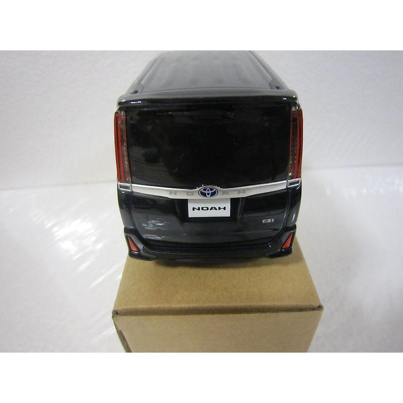 公式 グッズ トヨタ 1/30 オフィシャルミニカー 新型ノア NOAH カラーサンプル ブラキッシュアゲハガラスフレーク 221 【Y2418336160】(12587円)