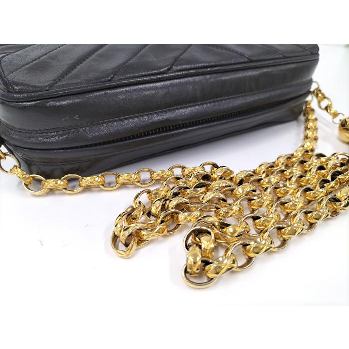 CHANEL（シャネル） チェーンショルダーバッグ Vステッチ シェブロン