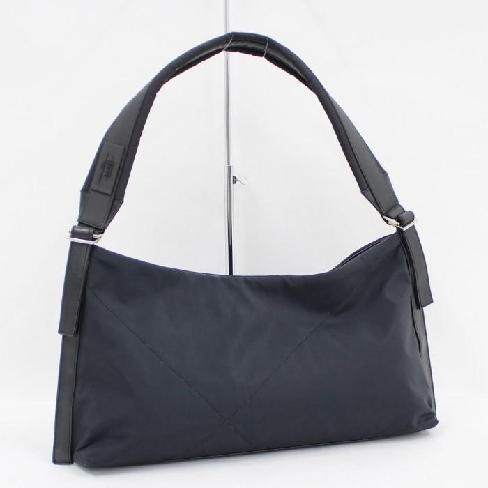 FERRAGAMO 【中古】 フェラガモスポーツ ショルダーバッグ ナイロン  