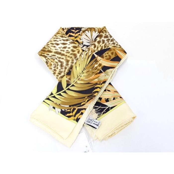 中古】 フェラガモ スカーフ シルク100％ レオパード ヒョウ柄 オフ