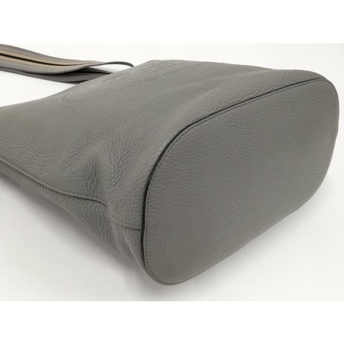 PRADA 【中古】PRADA ショルダーバッグ 斜めがけ 肩がけ レザー グレー  