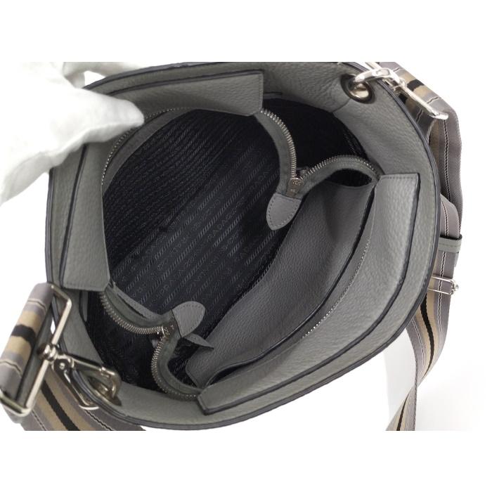 PRADA 【中古】PRADA ショルダーバッグ 斜めがけ 肩がけ レザー グレー  