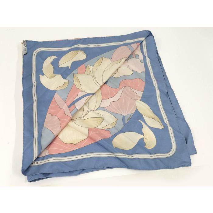 新品未使用　エルメス　スカーフ カレ90 FLEURS DE LOTUS HERMES エルメス カレ90 FLEURS DE LOTUS 蓮の花 シルク