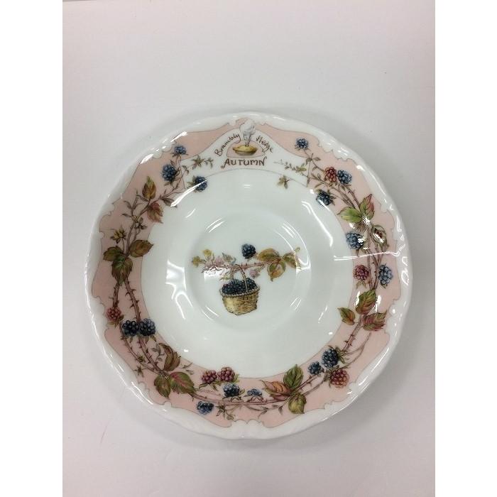 中古】ロイヤルドルトン ブランブリーヘッジ のばらの村のものがたり 