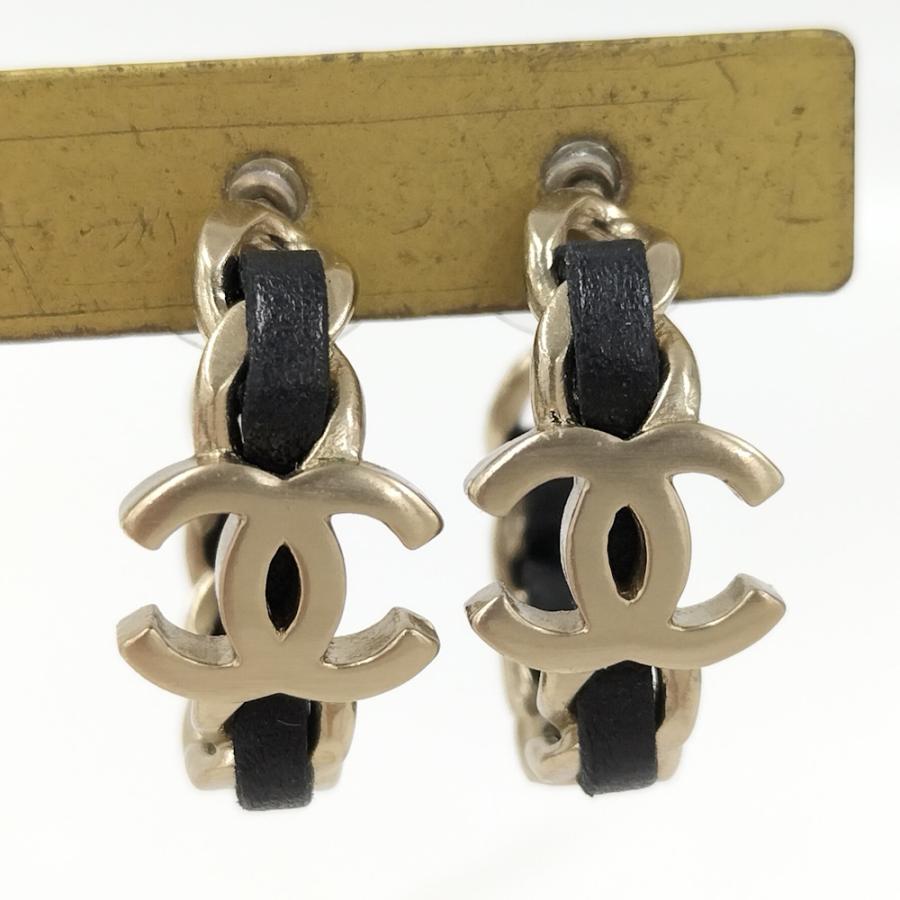 CHANEL ココマーク チェーン ピアス ゴールド ブラック CHANEL（シャネル） フープピアス ココマーク チェーンモチーフ メッキ