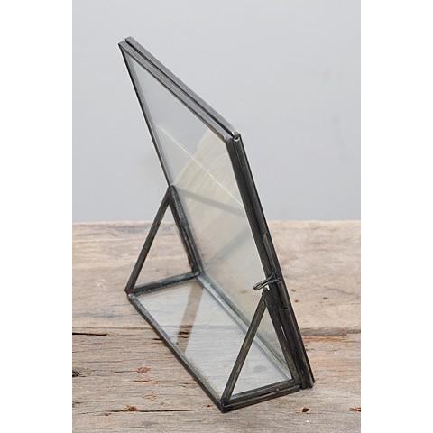 作者不詳●鉄の重厚感のあるお洒落な 写真立てです！● equator | Untitled, 1972. Photo by Yoshiro Koseki. | Instagram