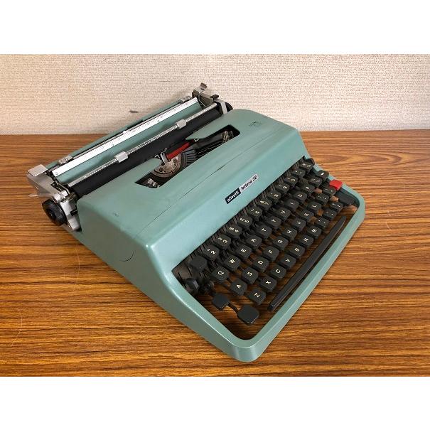 ジャンク レトロアンティーク タイプライター Olivetti Lettera 32　オリベッティ レッテラ 32 ケース無し 保証無し 難有り