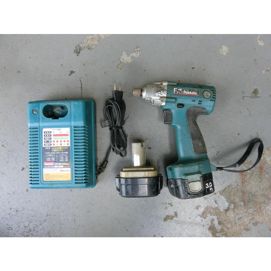 中古 マキタ makita 充電式インパクトドライバー 型式不明 充電器  