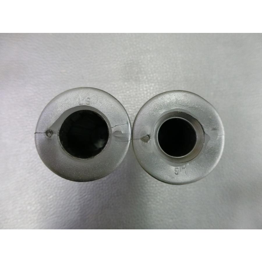 未使用 原付用 汎用 グリップ 非貫通式 ハンドル径: 22.2mm用 スズキ車