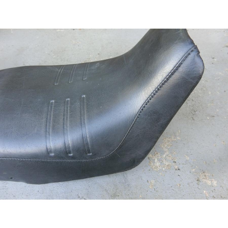 専用。 スズキ（SUZUKI） 中古 SUZUKI GS250FW GJ71A シート アッシ 参考品番