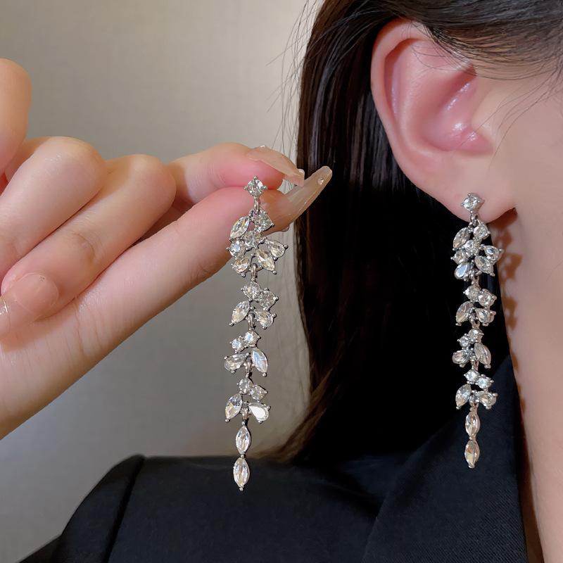 ピアス ロングピアス ジルコニア シルバー 揺れる 長い ウェディング