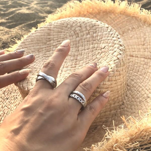 ペアリング ペアハワイアンジュエリー 指輪 2連リング カレイキニ スクロール 金属アレルギー対応 サージカル ステンレス 花 入浴剤 写真フレーム フラワーの画像