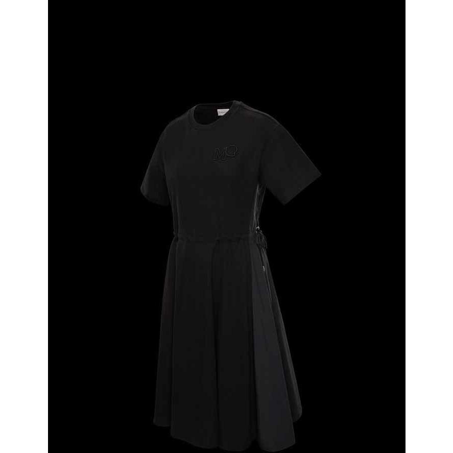 Jurer ヤフーショップのモンクレール Moncler Mロゴ フレアプリーツ ワンピース 0938i ダークブルー Bymならyahoo ショッピング ランキングや口コミも豊富なネット通販 更にお得なpaypay残高も スマホアプリも充実で