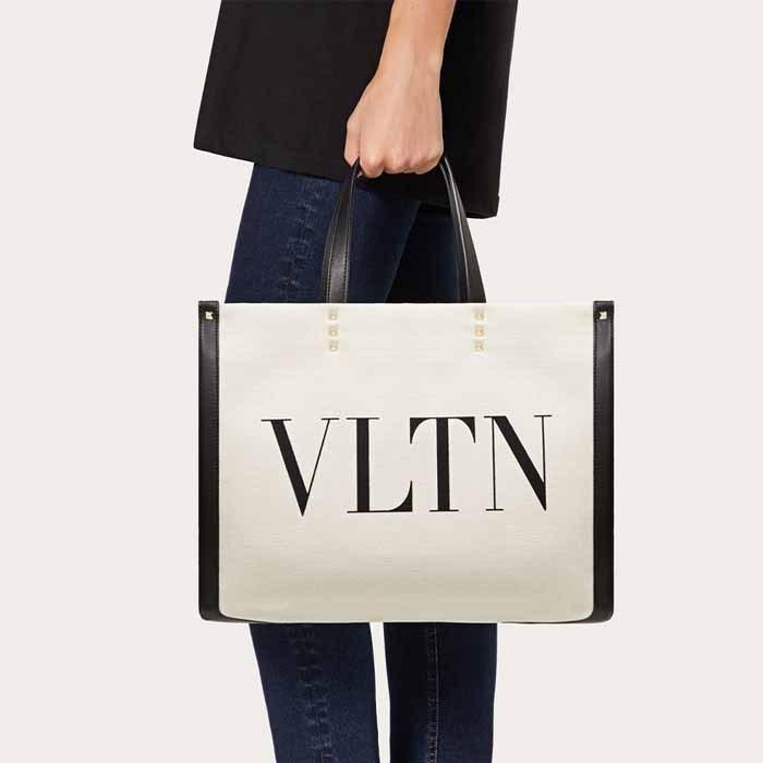 Valentino Divina ショッピングバッグ Buy Valentino Bags Black Cross-Body Divina Tassel Bag from