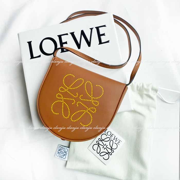ロエベ LOEWE ヒールポーチ スモール アナグラムロゴ ポーチ ショルダーバッグ C661T14X09 タン ブラウン  :bym07211000:JURER ヤフーショップ - 通販 - Yahoo!ショッピング
