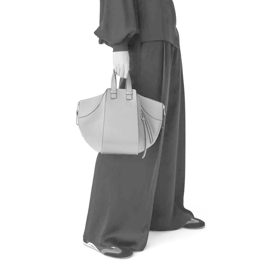 新品未使用！ ロエベ LOEWE ハンモックバッグ スモール (カーフ＆スエード) A538S35X17 Oak/Dark Gold 【EIM3953361155】(140250円)