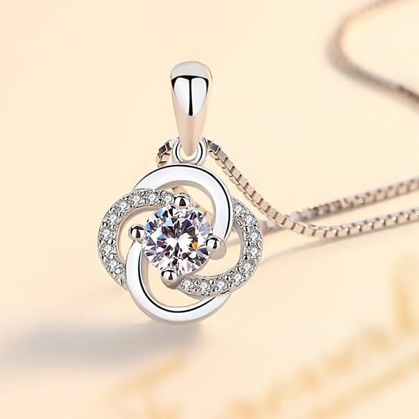 RainbowGirl ネックレス レディース 四つ葉のクローバー お花 贅沢15粒