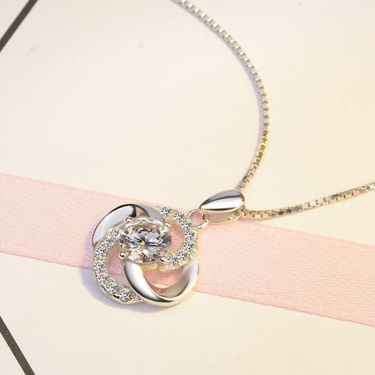 RainbowGirl ネックレス レディース 四つ葉のクローバー お花 贅沢15粒