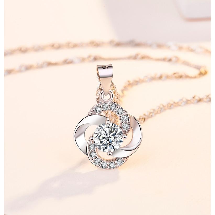 花と葉のモチーフ、真珠があしらわれたシルバーのネックレス。 RainbowGirl ネックレス レディース 四つ葉のクローバー お花 贅沢15粒