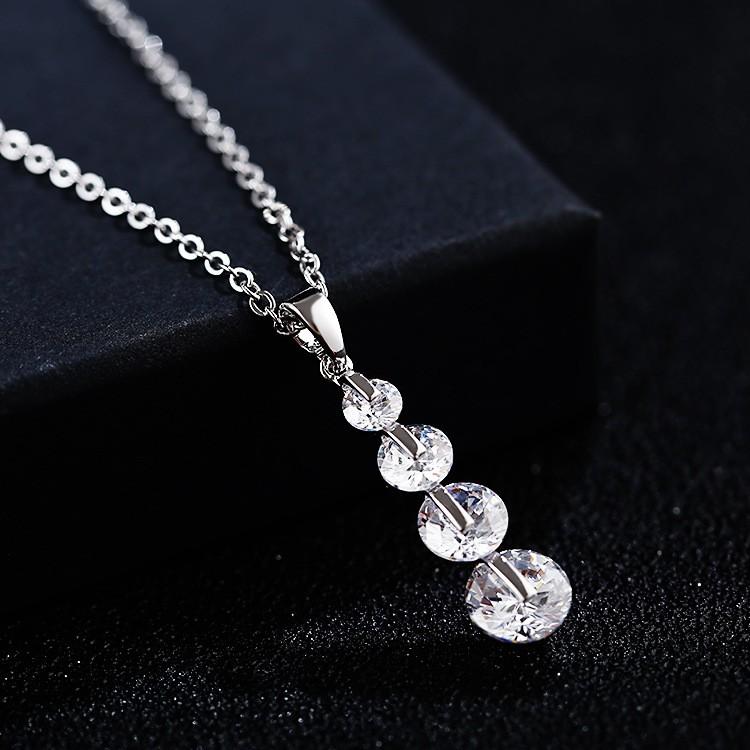 ネックレス レディース ダイヤ 豪華4連粒 高級 ペンダントトップ 18KGP