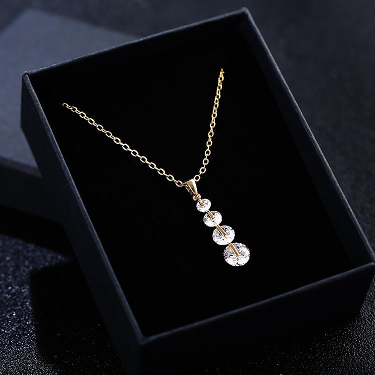 ネックレス レディース ダイヤ 豪華4連粒 高級 ペンダントトップ 18KGP