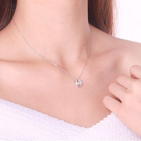 無料サンプルok ネックレス レディース 揺れるダイヤ Cz 馬蹄 X型 ラッキーモチーフ 誕生日プレゼント 女性 妻 嫁 母 娘 人気 母の日ギフト 代30代40代50代 Aynaelda Com