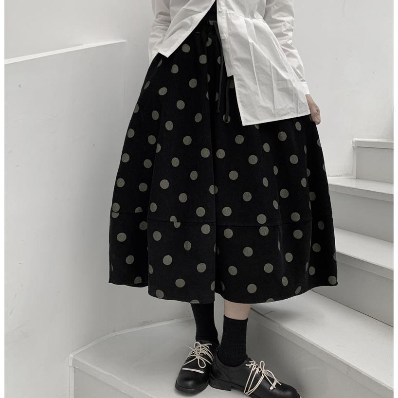 水玉模様フレアスカート