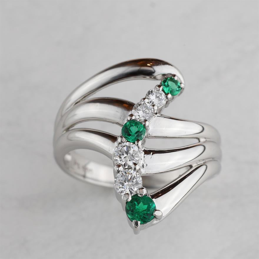 Pt900エメラルド0.26ct/ダイヤ0.31ctリング 全国送料無料　Pt emerald ringの画像