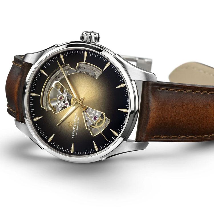 【ハミルトン公認】[在庫あり][選べる特典] HAMILTON ジャズマスター オープンハート 40mm スモークゴールド パティーヌカーフ JAZZMASTER 正規輸入品 H32675501の画像