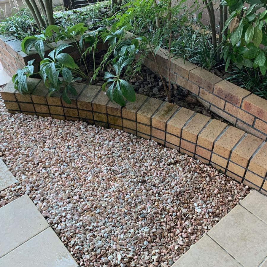 かわいい砂利 ピンク 砕石 大理石 天然石 おしゃれ 庭 敷き 砂利 洋風 防犯 ジャリ マーブルピンク 5分 約1 5 2cm 19kg 砂利んこ 通販 Yahoo ショッピング