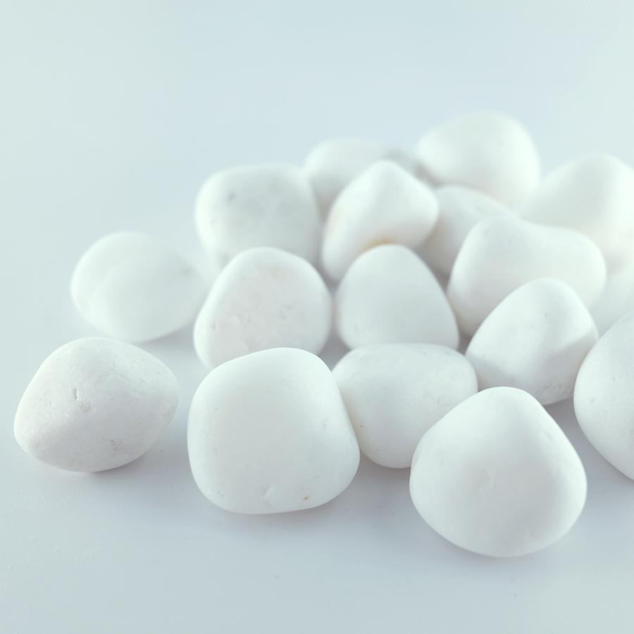 TAIKOH 高級白玉石 白仙 8分 20-25mm 30kg 化粧砂利 ホワイト 白 水磨き 玉石 中 : 砂利んこ - 通販 ...