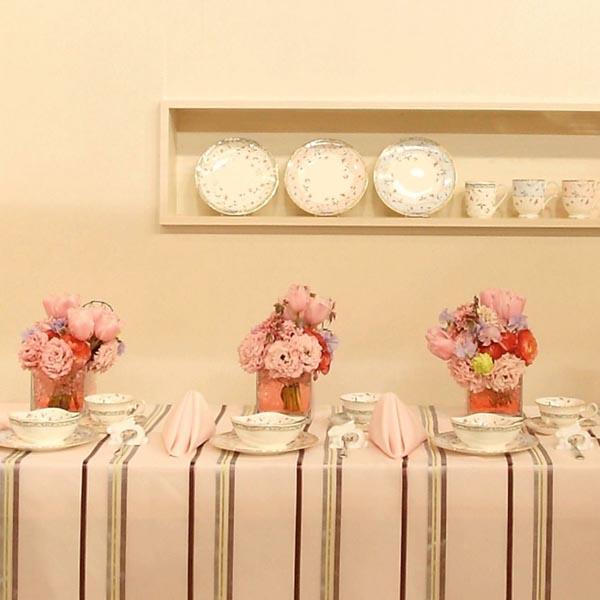 ノリタケ 食器 花更紗 21cm プレートペア (色変り) 〈4409-56L ノリタケ 食器 花更紗 21cm プレートペア (色変り) 〈4409-56L