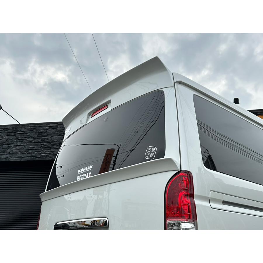 ハイエースリアウイングリアスポイラービーキャスkブレイク