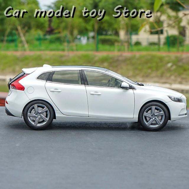 ボルボ V40 ミニカー 1/18 箱付き　ダイキャストモデル Amazon.co.jp: ミニカー スケールモデルカー 1:18 スケール