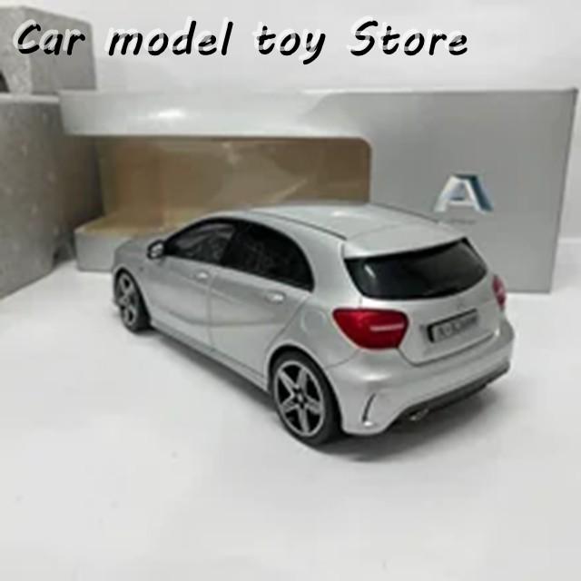 並行輸入品 NOREV ダイキャスト製 1:18スケール BENZ A-KLASSE SILVER SIMULATED STATIC CAR MODELの画像