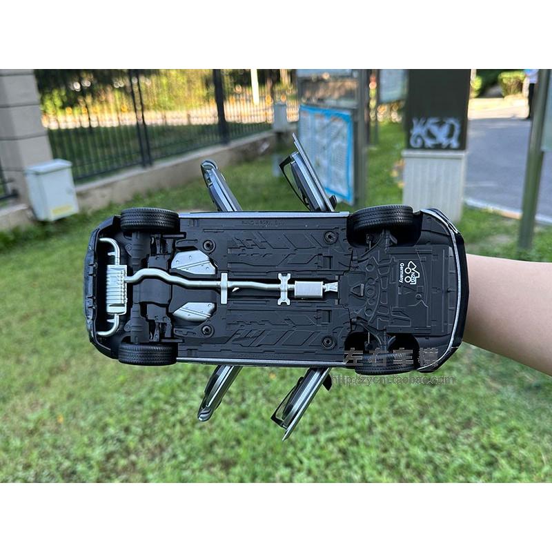 ローボード ミニカー 1/18 ベンツ A45 AMG 【2876317367】(14990円)