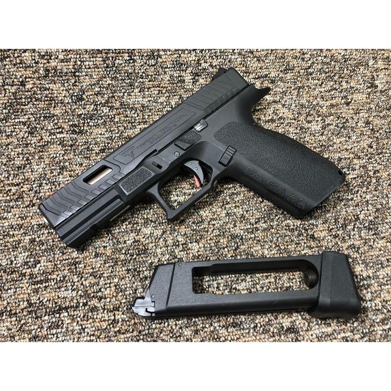 MOMOPAPA CUSTOM PARTS製 Carbon8社製Striker-9用「TTI Combat Master 