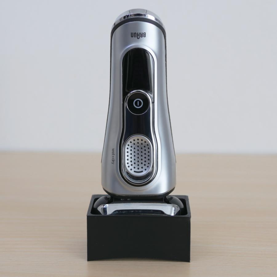 点で立つ シェーバースタンド（ブラウン シリーズ9 用） : katachi