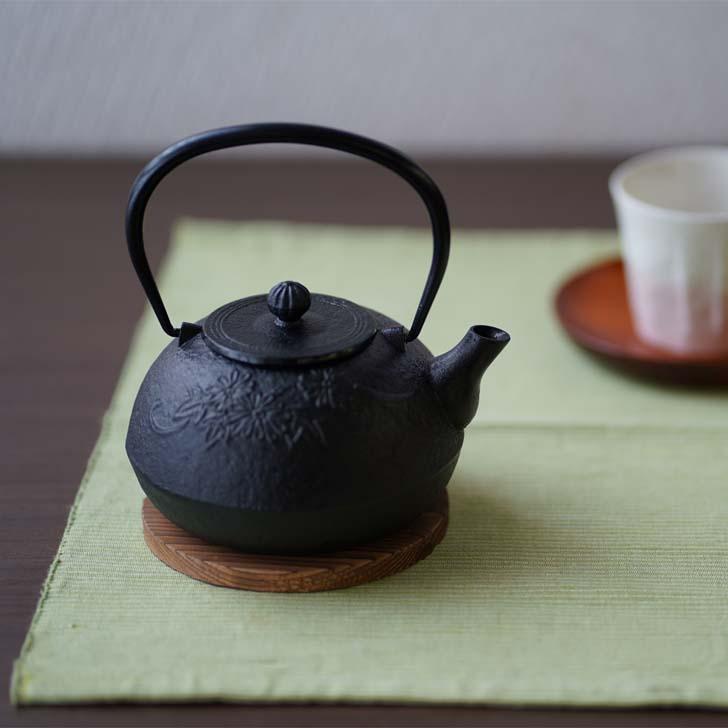 池永鉄工 ◎ 南部鉄瓶 菊花 (きっか) 南部鉄器 日本製 菊柄 IH 池永鉄工 ◎ 南部鉄瓶 菊花 (きっか) 南部鉄器 日本製 菊柄 IH