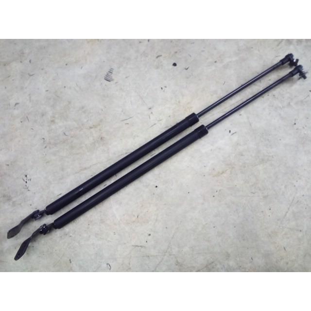 KBT】NV100クリッパー GBD-U71V バックドアダンパー 左右セット 3EN