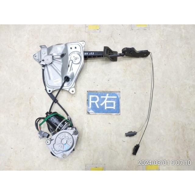 スライドドア モーターユニットRH 品番85005-52042