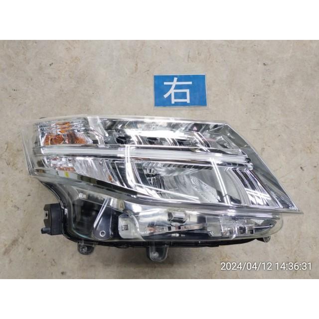 ルーミー 【KBT】ルーミー DBA-M900A 右ヘッドランプ ライト R72 81110 