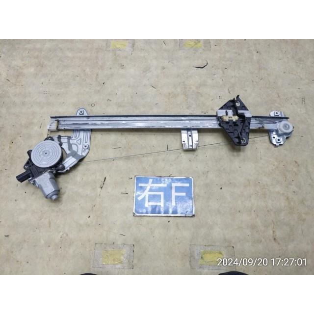 KBT】ステップワゴン DBA-RK5 右フロント ドアレギュレーターモーター