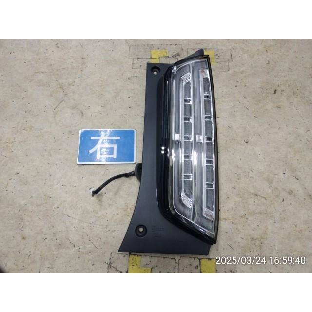 N-WGN 【KBT】N−WGN 6BA-JH3 右テールランプ 33500-TKR-J01